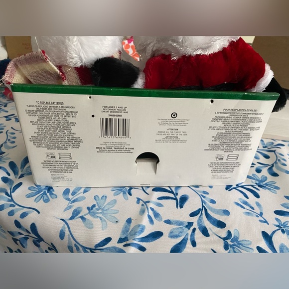 Dan Dee International Singing & Interactive Santa and Snowman - Picture 5 of 6